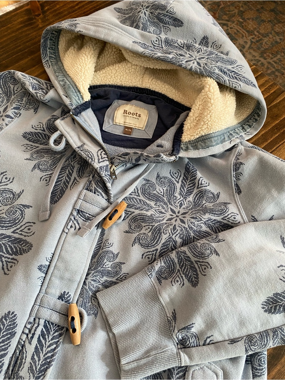 Vintage ROOTS Canada Sherpa-Lined Women’s Toggle Hoodie Snowflake Print XL